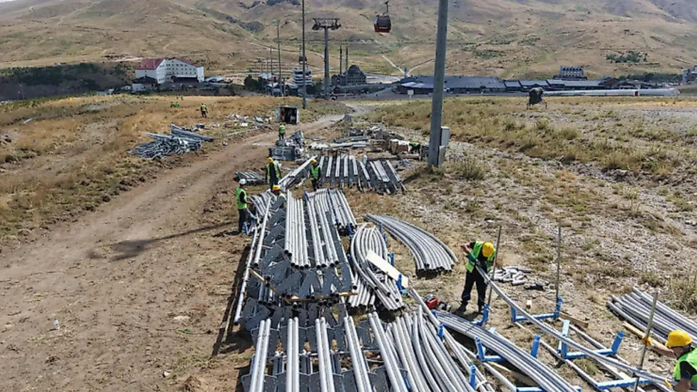 Erciyes Dağ Kızağı Ne Zaman Açılıyor? Parkur Detayları ve Kış Sezonu Rehberi 2027 2 Erciyes'te dağ kızağı hakkında bilgilendirme.
