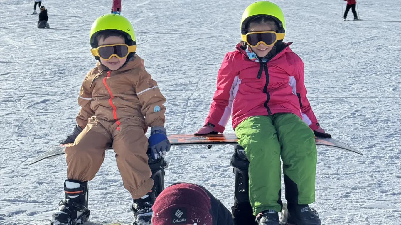 Kayseri Erciyes Kayak Tatili Maliyeti 2026-2027: Kişi Başı Güncel Bütçe Rehberi 4 Çocuklar ile kayak tatili planlaması