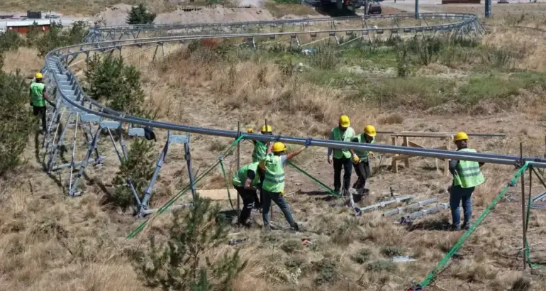 Erciyes 2026-2027 sezonunda kayak dersi yerine dağ kızağı.